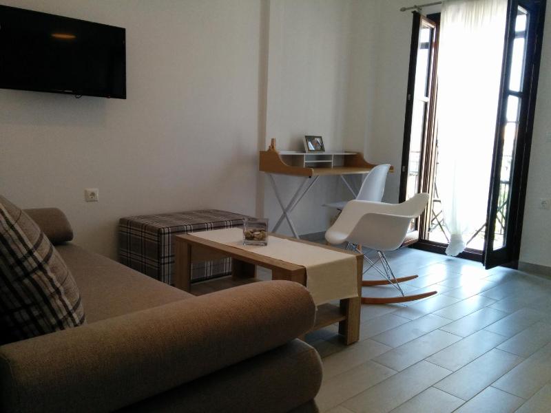 Studio Apartment with Sea View image 1