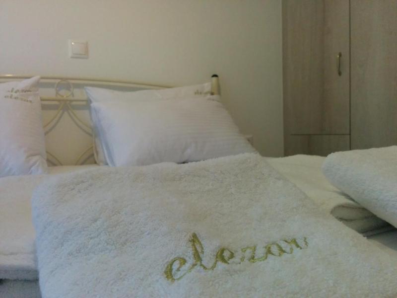 Studio Apartment with Sea View image 2