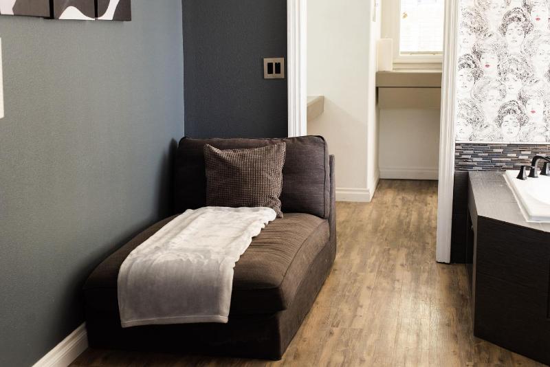 Big Bear Spa Suites - image 19