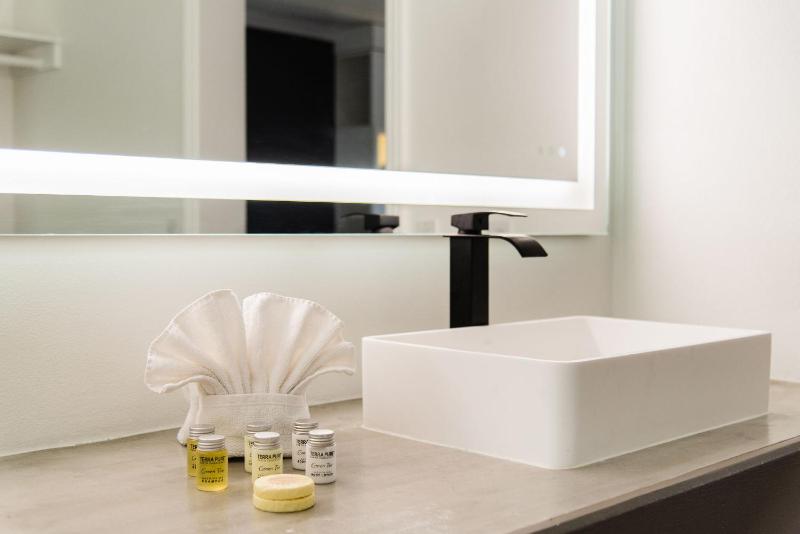 Big Bear Spa Suites - image 32