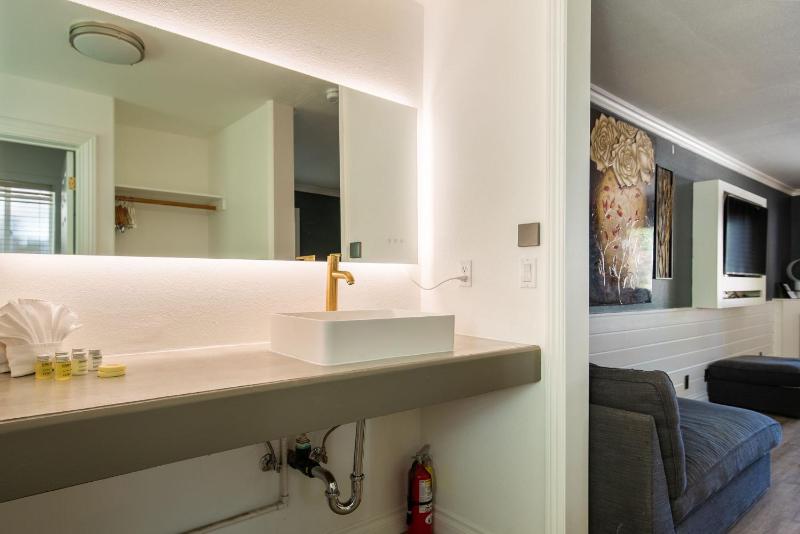 Big Bear Spa Suites - image 30