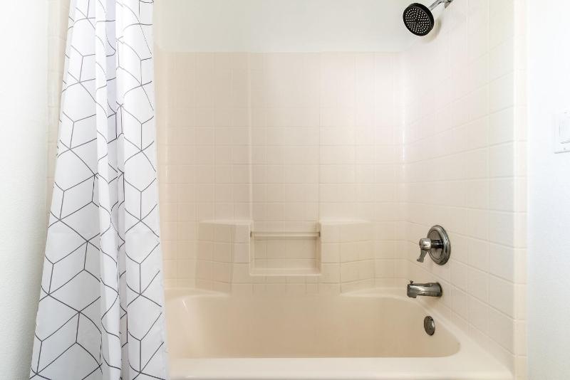 King Suite with Spa Bath image 4
