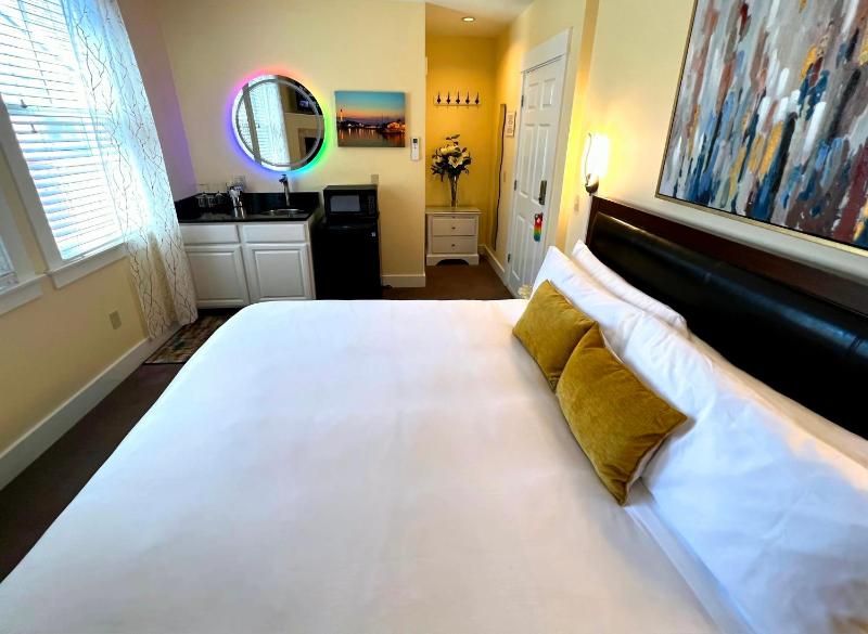 King Room with Fireplace image 3