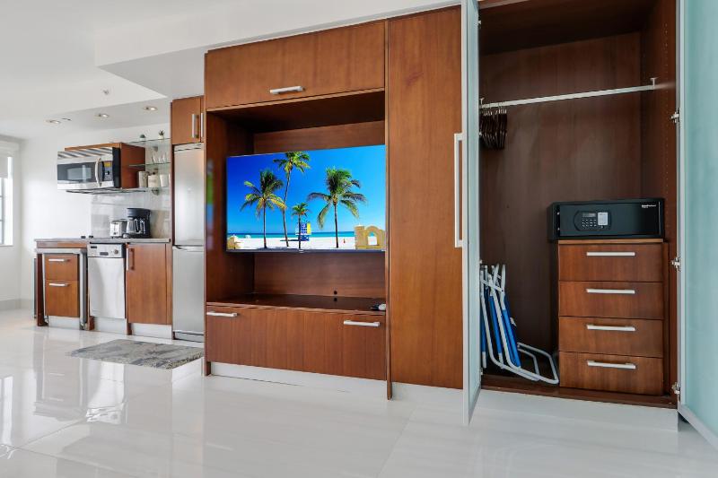 Strand Ocean Drive Suites - image 36