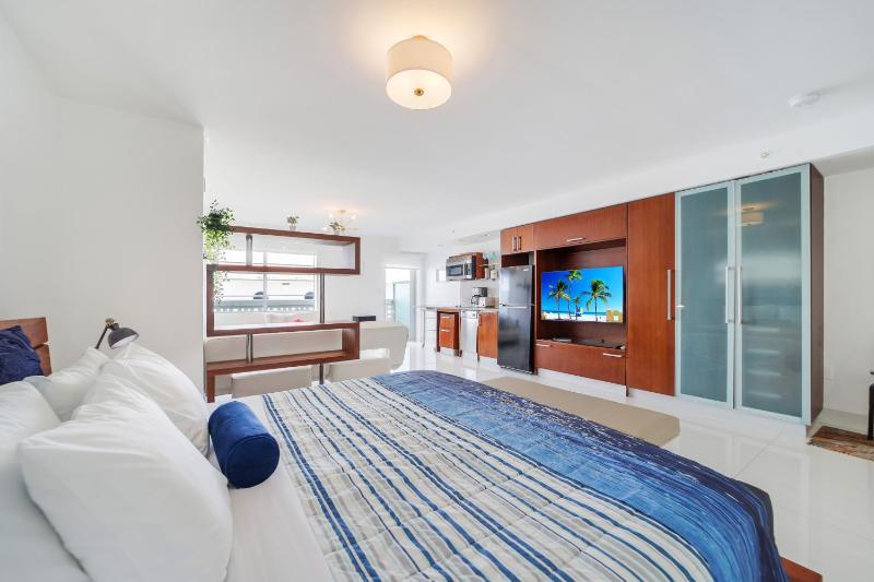 Strand Ocean Drive Suites - image 10