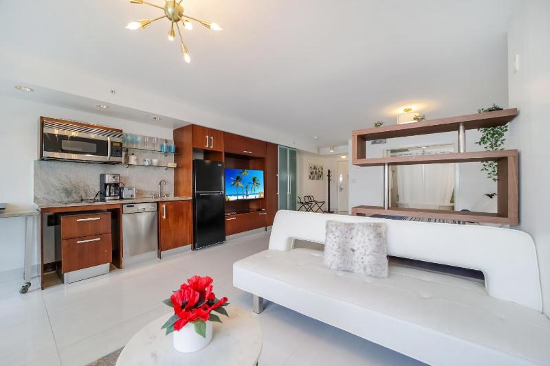 Strand Ocean Drive Suites - image 18
