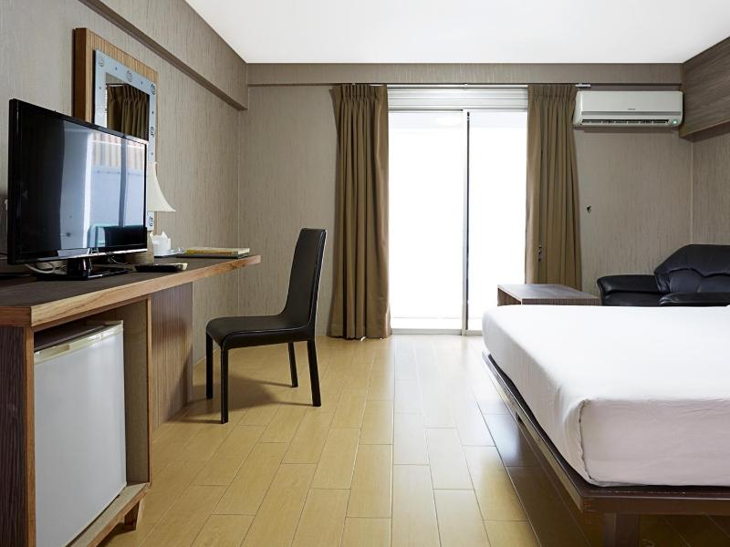 Deluxe Double Room image 3