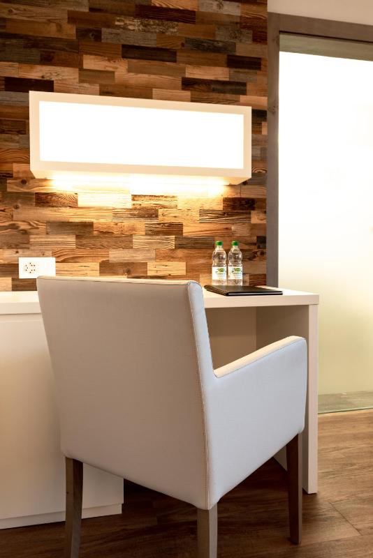 Family Room image 2