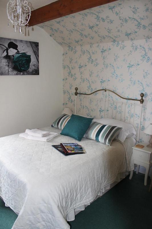 Standard Double Room image 3