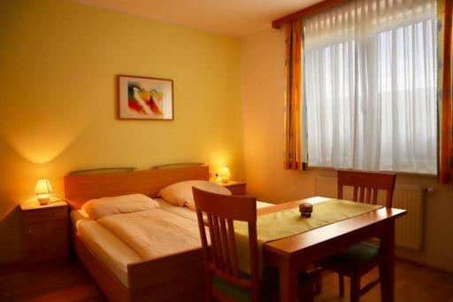 Double Room image 4