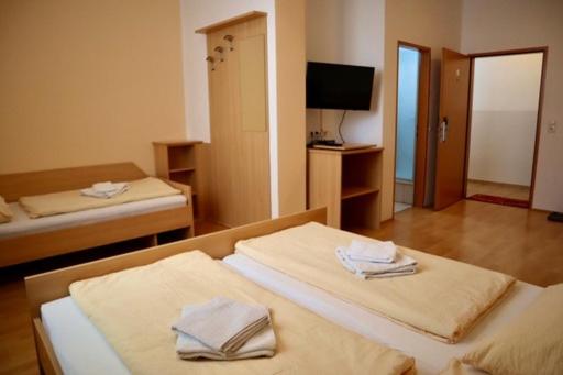 Triple Room image 2