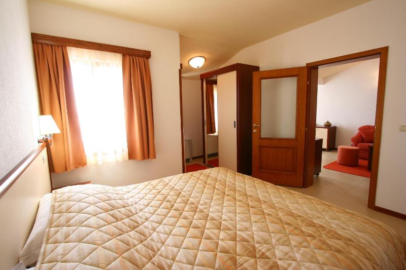 Comfort Double Room with Balcony and Sea View image 3