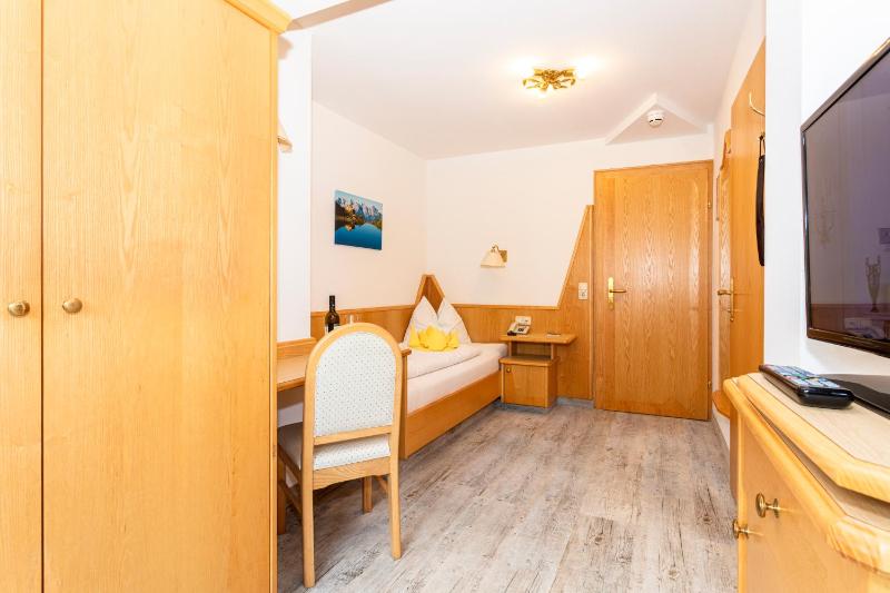 Single Room image 4