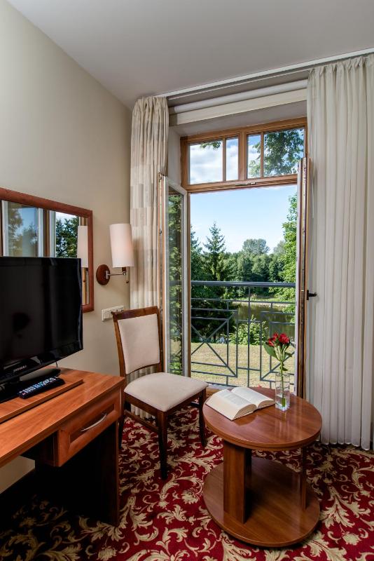 Double or Twin Room with Sauna and Jacuzzi access image 4