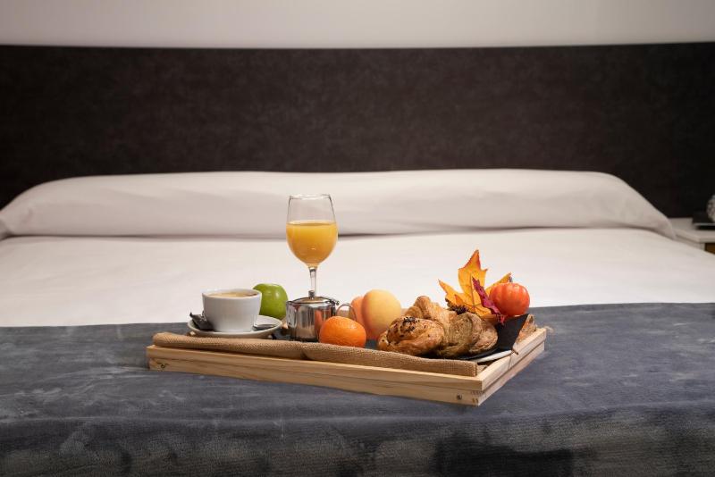 Double Room with Private Bathroom image 2