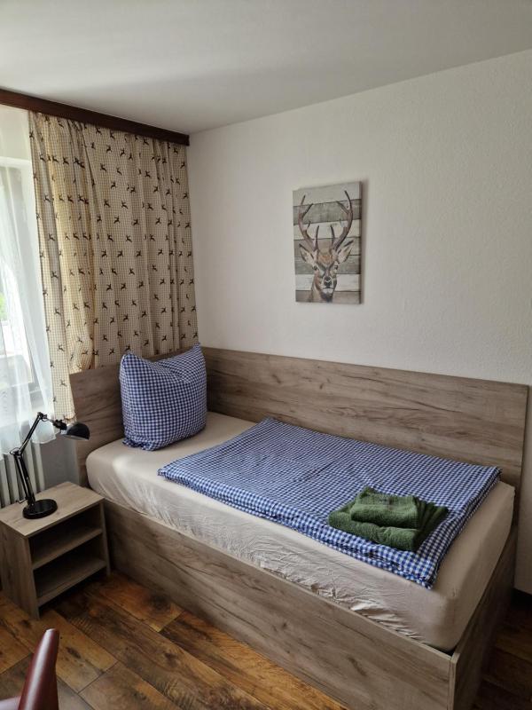 Single Room with Bathroom image 4