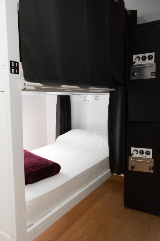 Bed in 6-Bed Female Dormitory Room image 3