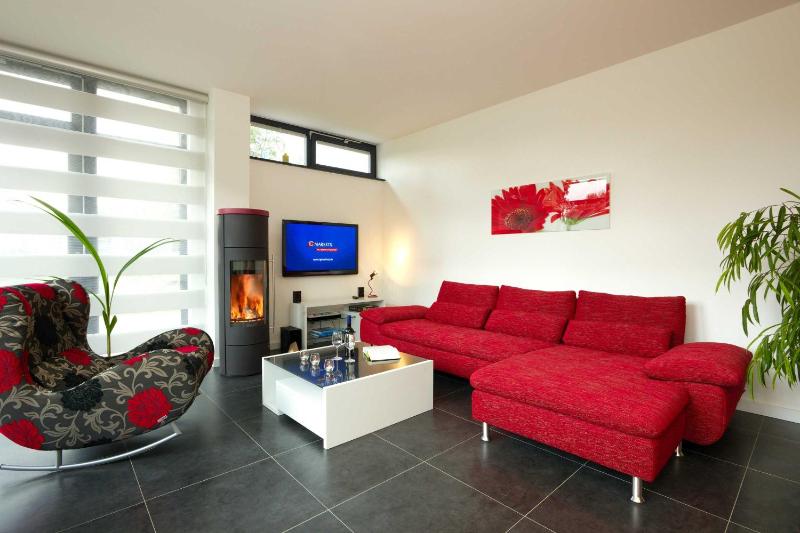 Three-Bedroom House image 1