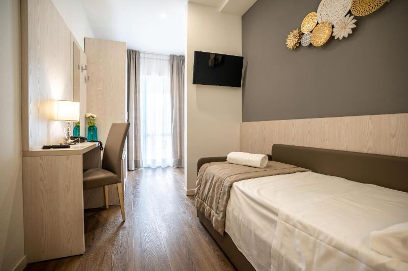 Standard Single Room with Partial Sea View image 1