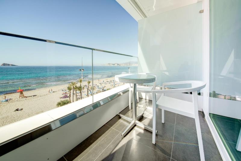Double or Twin Room with Frontal Sea View with Terrace 1 - 2 beds image 4