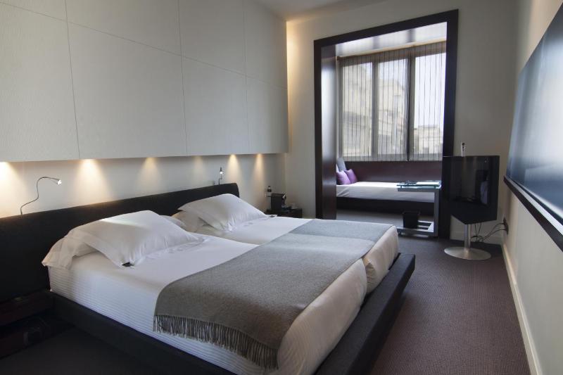 Double Room with Extra Bed image 1