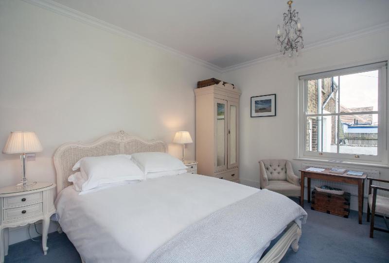 Deluxe Double Room image 1