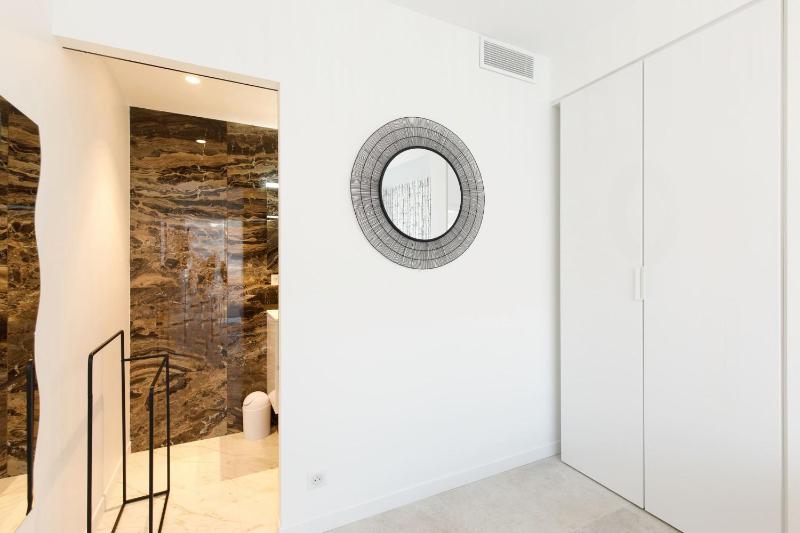 Superb 2 beds 2 baths next to Martinez Hotel - image 25