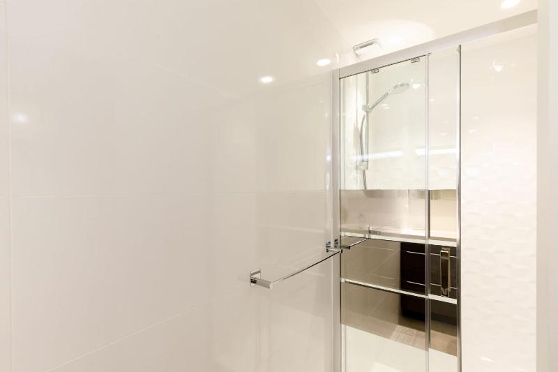 Superb 2 beds 2 baths next to Martinez Hotel - image 17