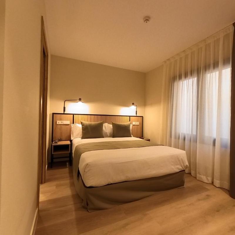 Superior Queen Room image 3