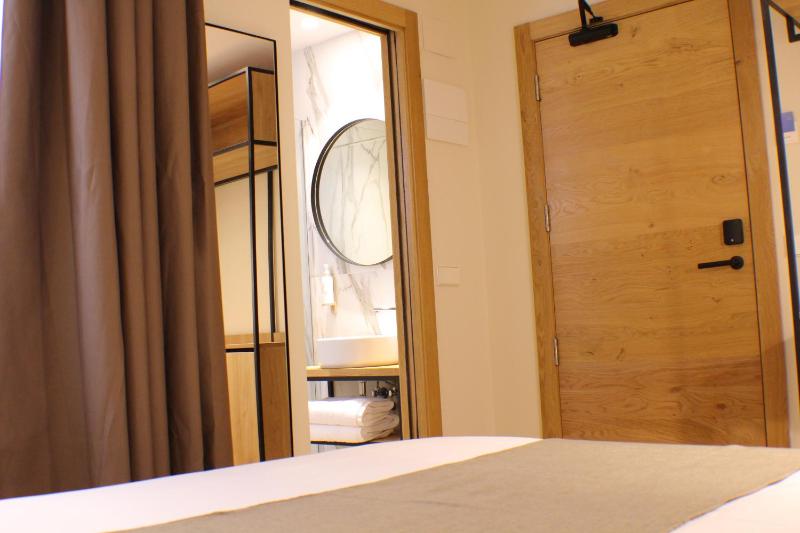 Superior Queen Room image 2