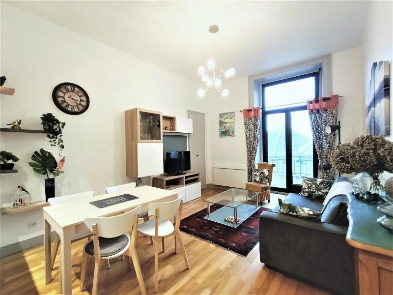 Superbe T2 avec balconnets en centre-ville, 3***, proche thermes et lac ! - FR-1-555-47 Images