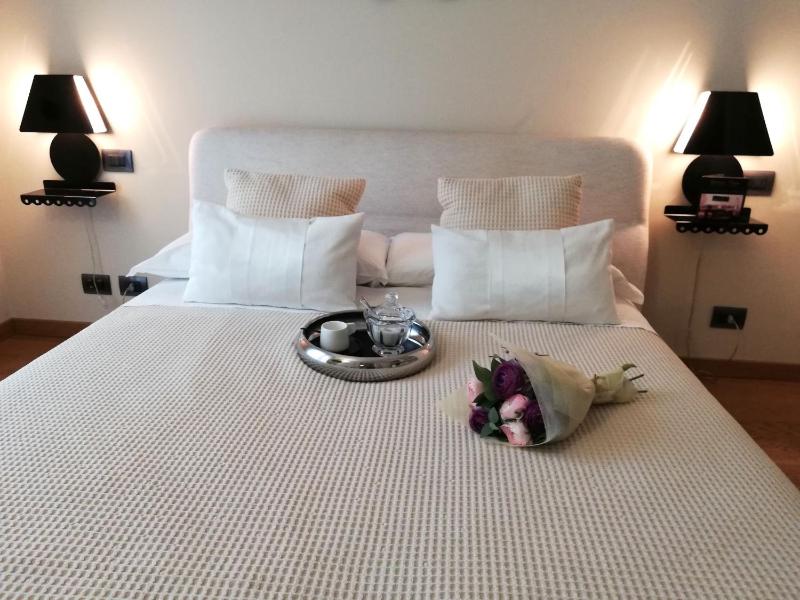 Standard Double Room image 3