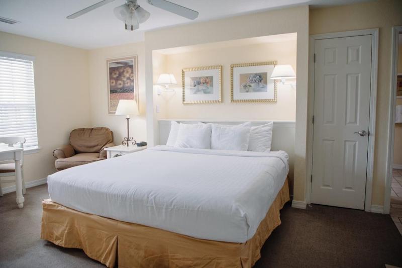 Three-Bedroom Grand Villa image 1