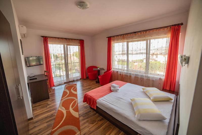 Double Room with Balcony image 1