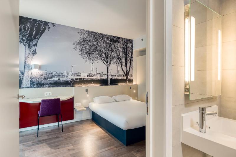 Double Room - Wheelchair Accessible image 3