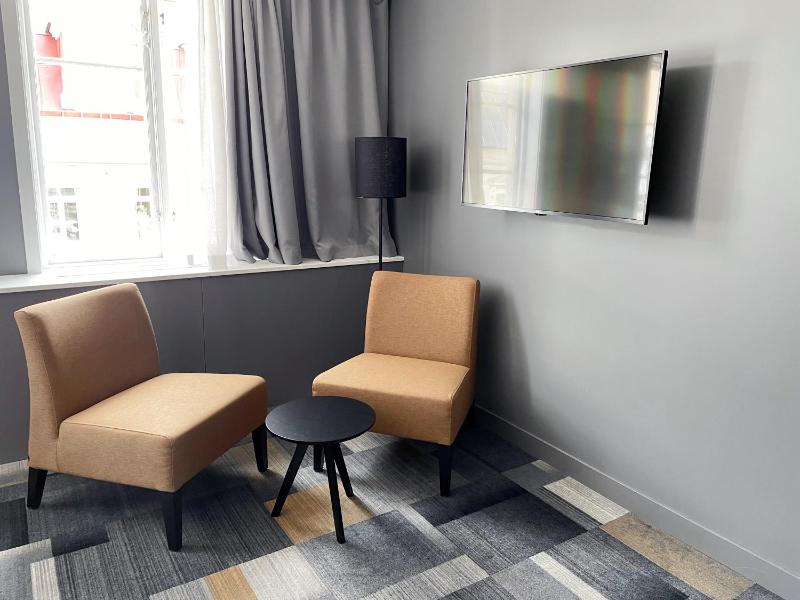 Deluxe King Room with Sofa Bed - Non-Smoking image 1