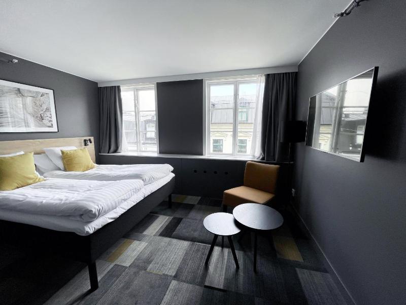 Standard Queen Room - Non-Smoking image 3