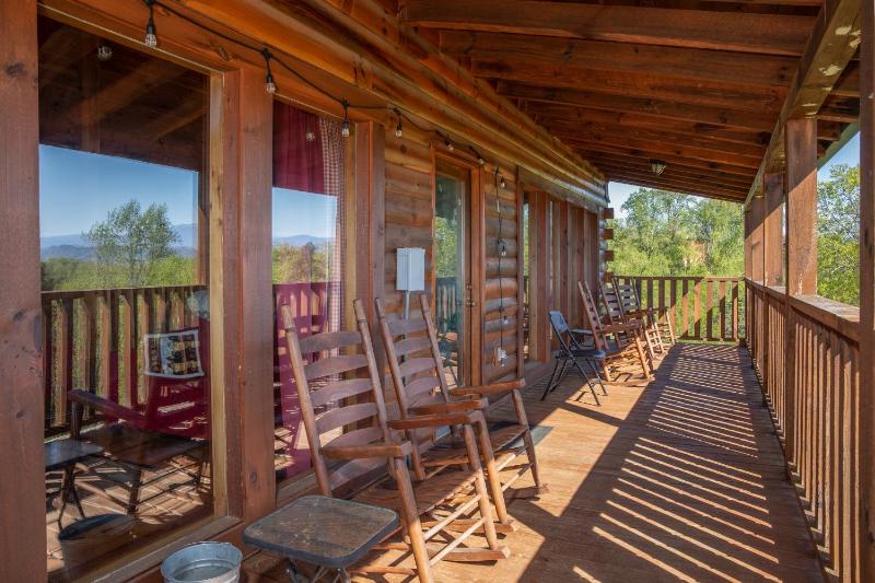 Luxurious 6BR Smoky Mountain cabin with stunning views game room fire pit and hot tub Wi-Fi - image 42