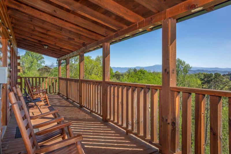 Luxurious 6BR Smoky Mountain cabin with stunning views game room fire pit and hot tub Wi-Fi - image 48