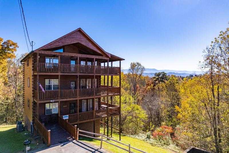 Luxurious 6BR Smoky Mountain cabin with stunning views game room fire pit and hot tub Wi-Fi - image 40