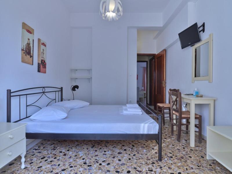 Double Room image 4