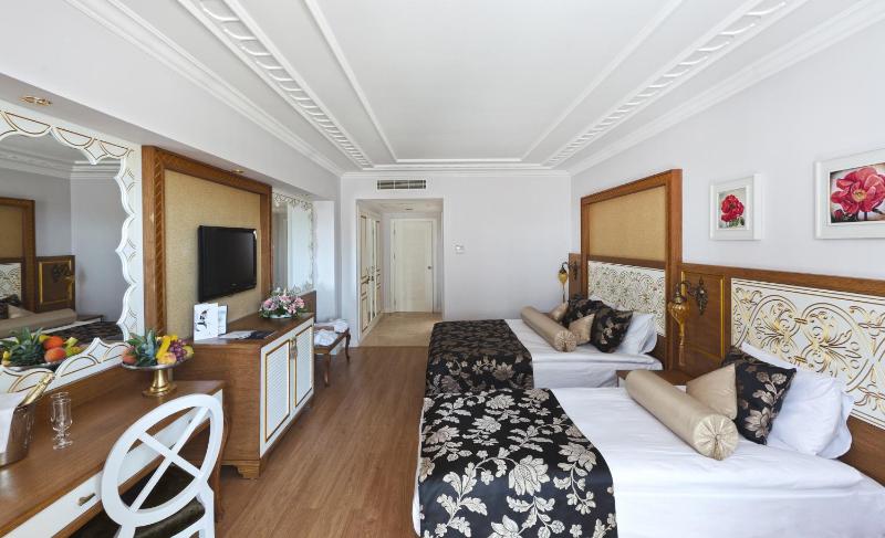 Double or Twin Room with Side Sea View image 1