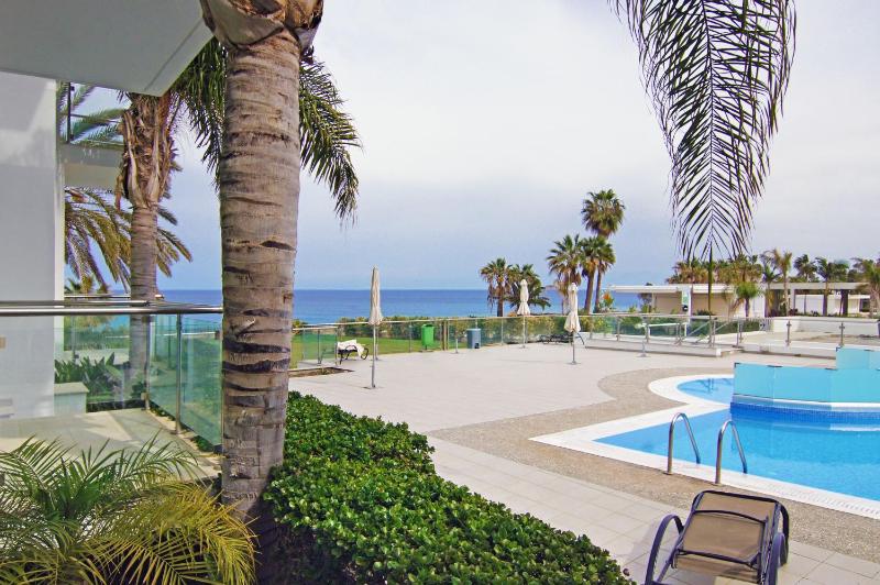 DIANA - Coralli Beachfront Apartment - image 10
