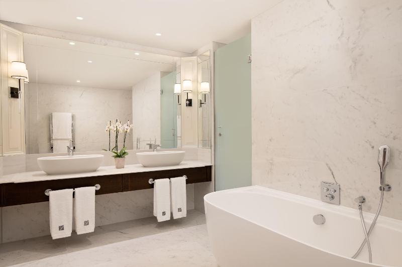 Fairmont One Bedroom King Suite image 3