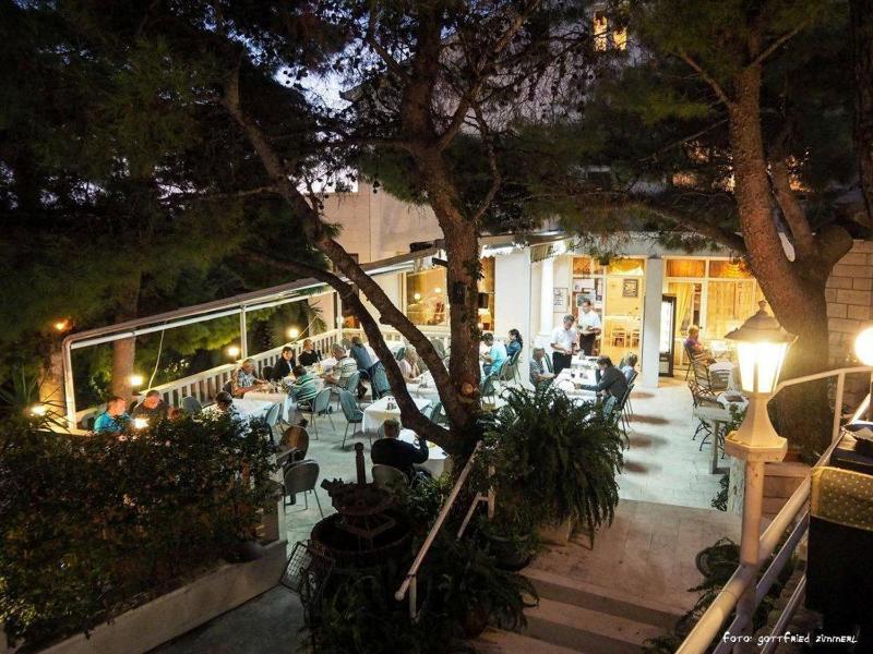 Apartments Villa Astra & Pinija - image 8