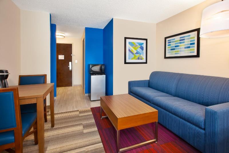 King Suite with Sofa Bed image 3