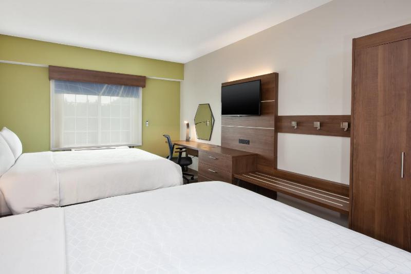 Standard Queen Room with Two Queen Beds image 3