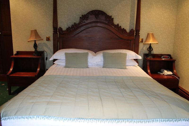 Deluxe King Room image 3