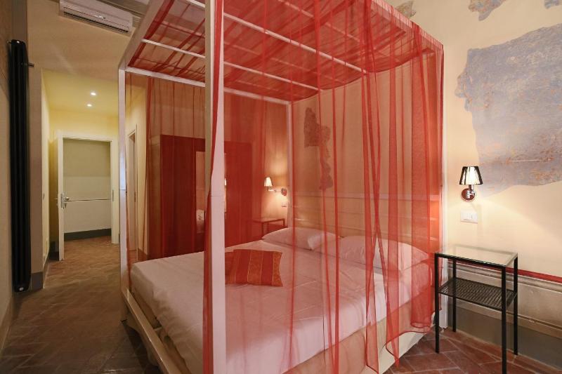 Double Room image 4