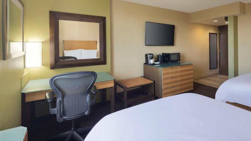 Standard Double Room with Two Double Beds image 2